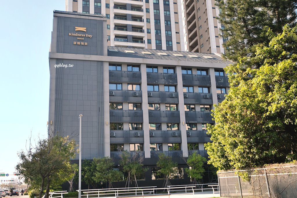 台南住宿︱康橋慢旅 Kindness Day Hotel．康橋系列升級版文青風格飯店，質感升級，點心吧、宵夜、早餐，讓你吃飽飽 @QQ的懶骨頭