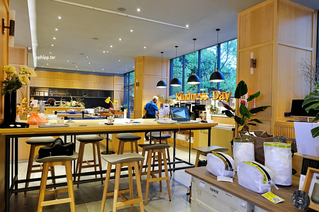 台南住宿︱康橋慢旅 Kindness Day Hotel．康橋系列升級版文青風格飯店，質感升級，點心吧、宵夜、早餐，讓你吃飽飽 @QQ的懶骨頭
