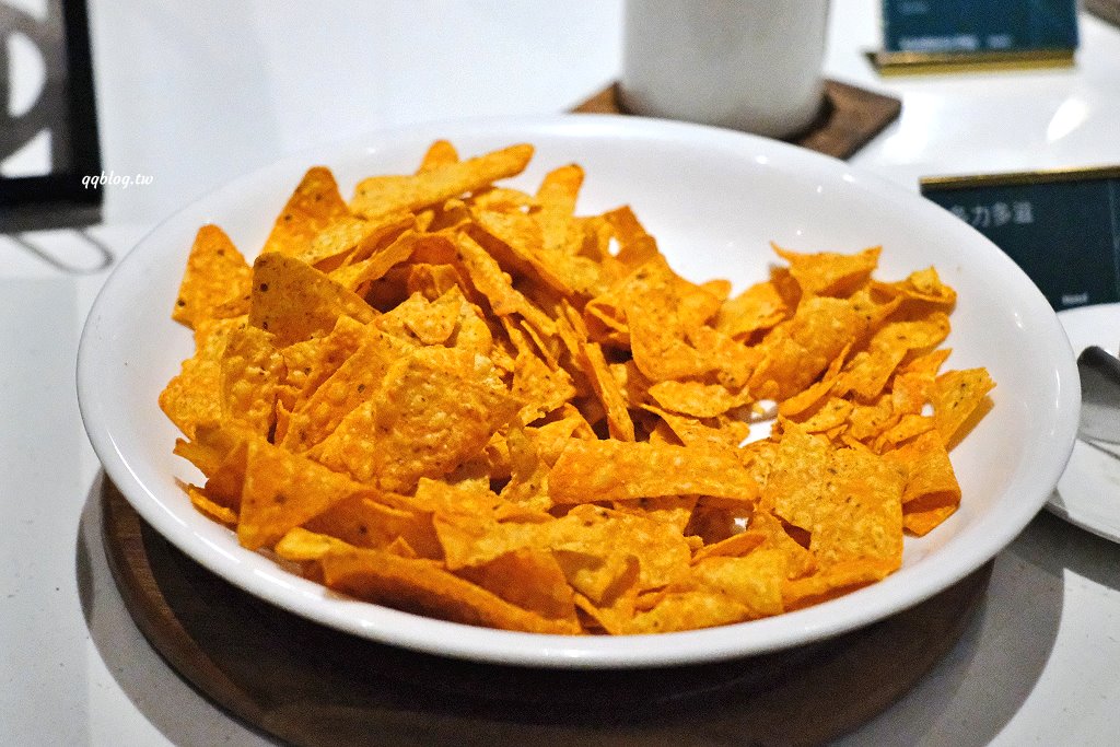 台南住宿︱康橋慢旅 Kindness Day Hotel．康橋系列升級版文青風格飯店，質感升級，點心吧、宵夜、早餐，讓你吃飽飽 @QQ的懶骨頭