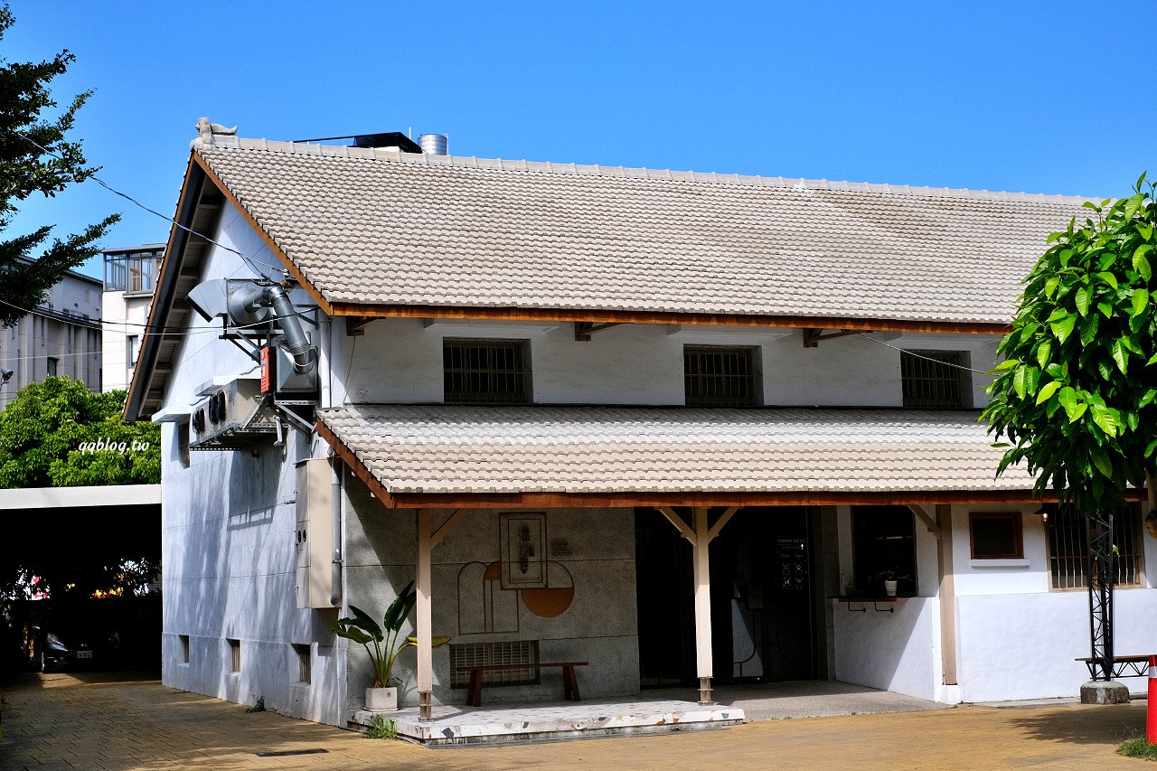 台中豐原︱憬初尋/Startin&#8217; Coffee Roasters．倉庫改建的工業風咖啡館，自家烘焙咖啡豆香醇好喝 @QQ的懶骨頭