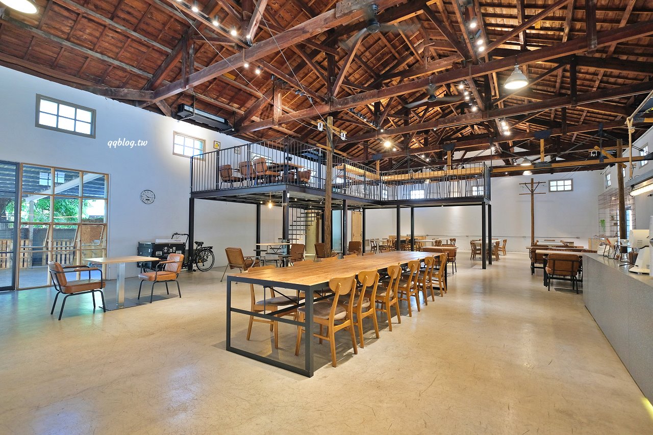 台中豐原︱憬初尋/Startin&#8217; Coffee Roasters．倉庫改建的工業風咖啡館，自家烘焙咖啡豆香醇好喝 @QQ的懶骨頭