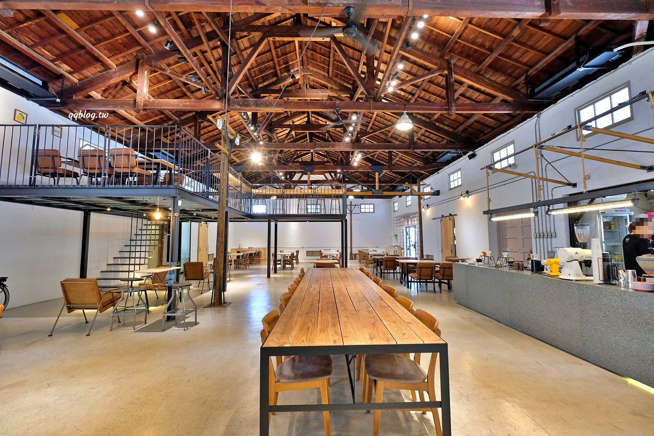 台中豐原︱憬初尋/Startin&#8217; Coffee Roasters．倉庫改建的工業風咖啡館，自家烘焙咖啡豆香醇好喝 @QQ的懶骨頭