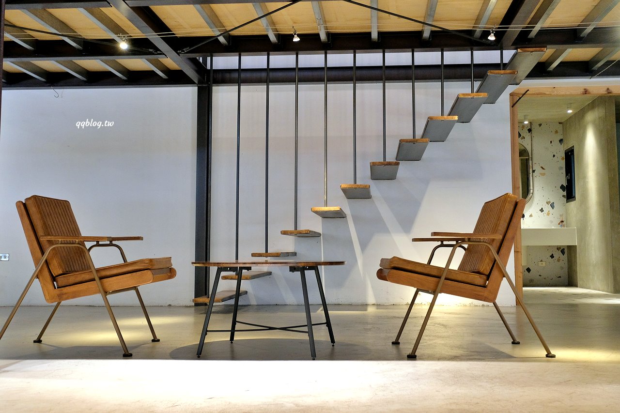 台中豐原︱憬初尋/Startin&#8217; Coffee Roasters．倉庫改建的工業風咖啡館，自家烘焙咖啡豆香醇好喝 @QQ的懶骨頭