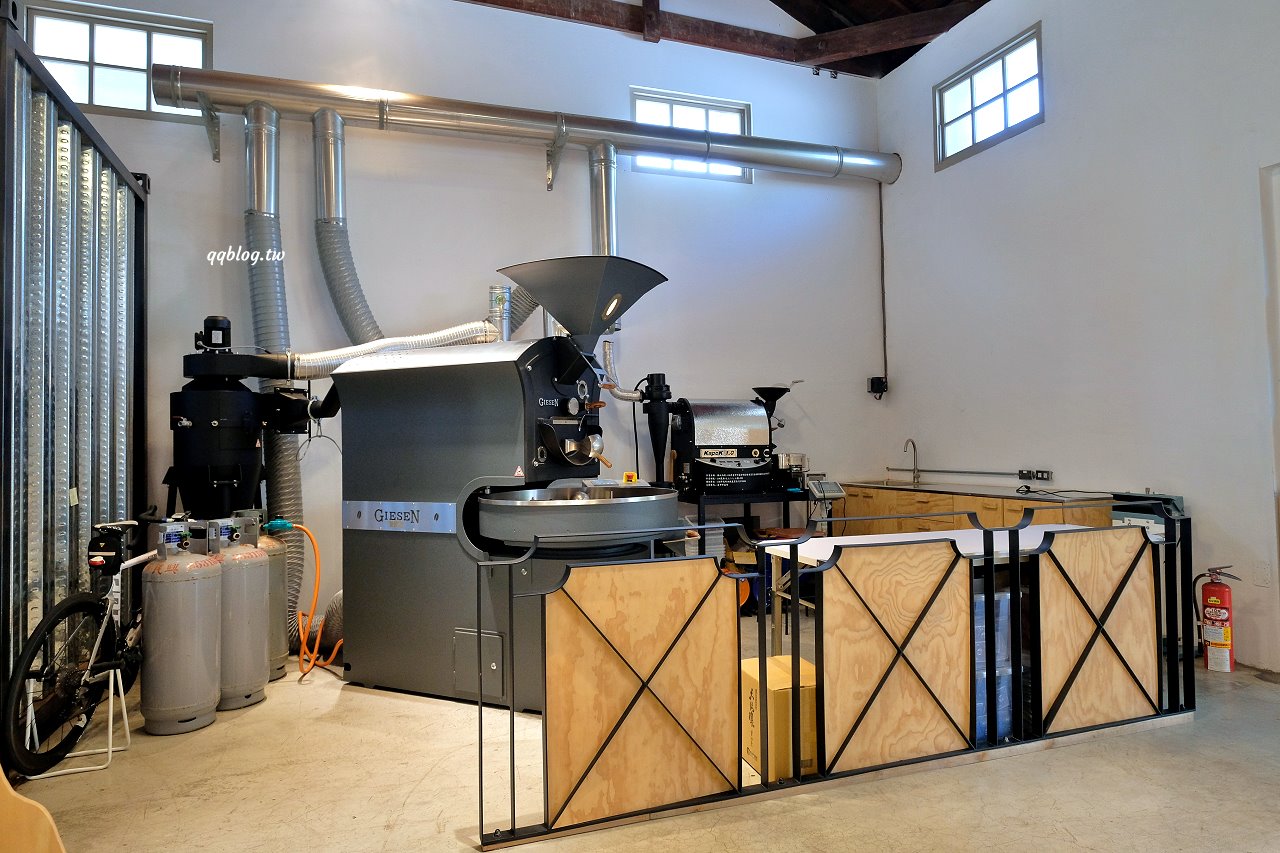 台中豐原︱憬初尋/Startin&#8217; Coffee Roasters．倉庫改建的工業風咖啡館，自家烘焙咖啡豆香醇好喝 @QQ的懶骨頭