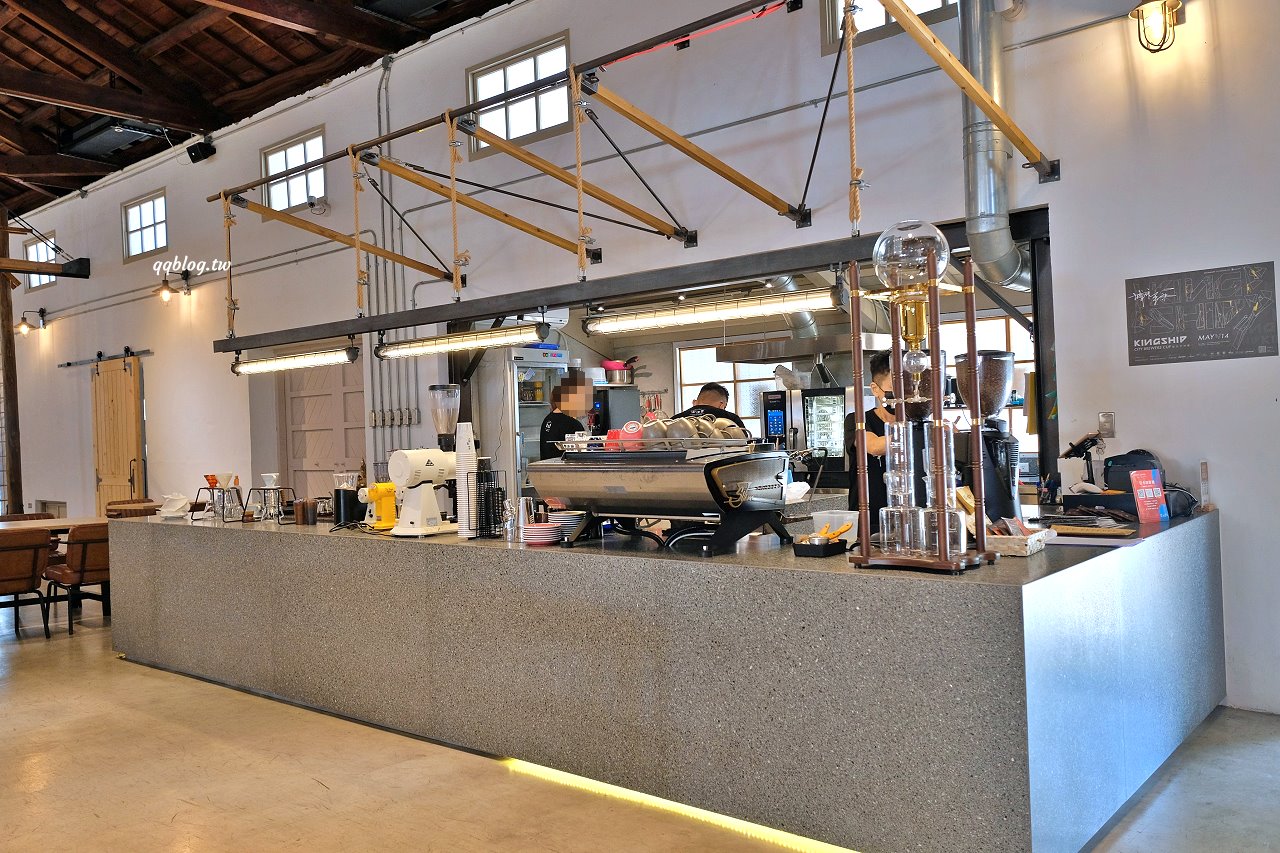 台中豐原︱憬初尋/Startin&#8217; Coffee Roasters．倉庫改建的工業風咖啡館，自家烘焙咖啡豆香醇好喝 @QQ的懶骨頭