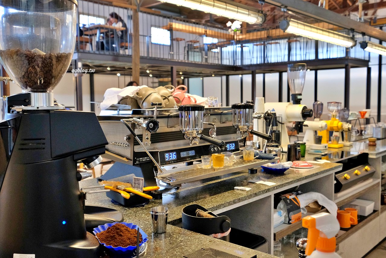 台中豐原︱憬初尋/Startin&#8217; Coffee Roasters．倉庫改建的工業風咖啡館，自家烘焙咖啡豆香醇好喝 @QQ的懶骨頭