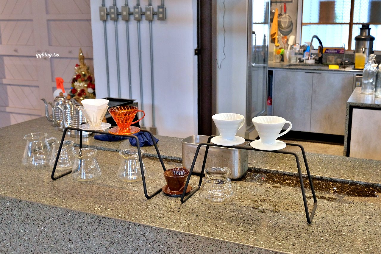 台中豐原︱憬初尋/Startin&#8217; Coffee Roasters．倉庫改建的工業風咖啡館，自家烘焙咖啡豆香醇好喝 @QQ的懶骨頭