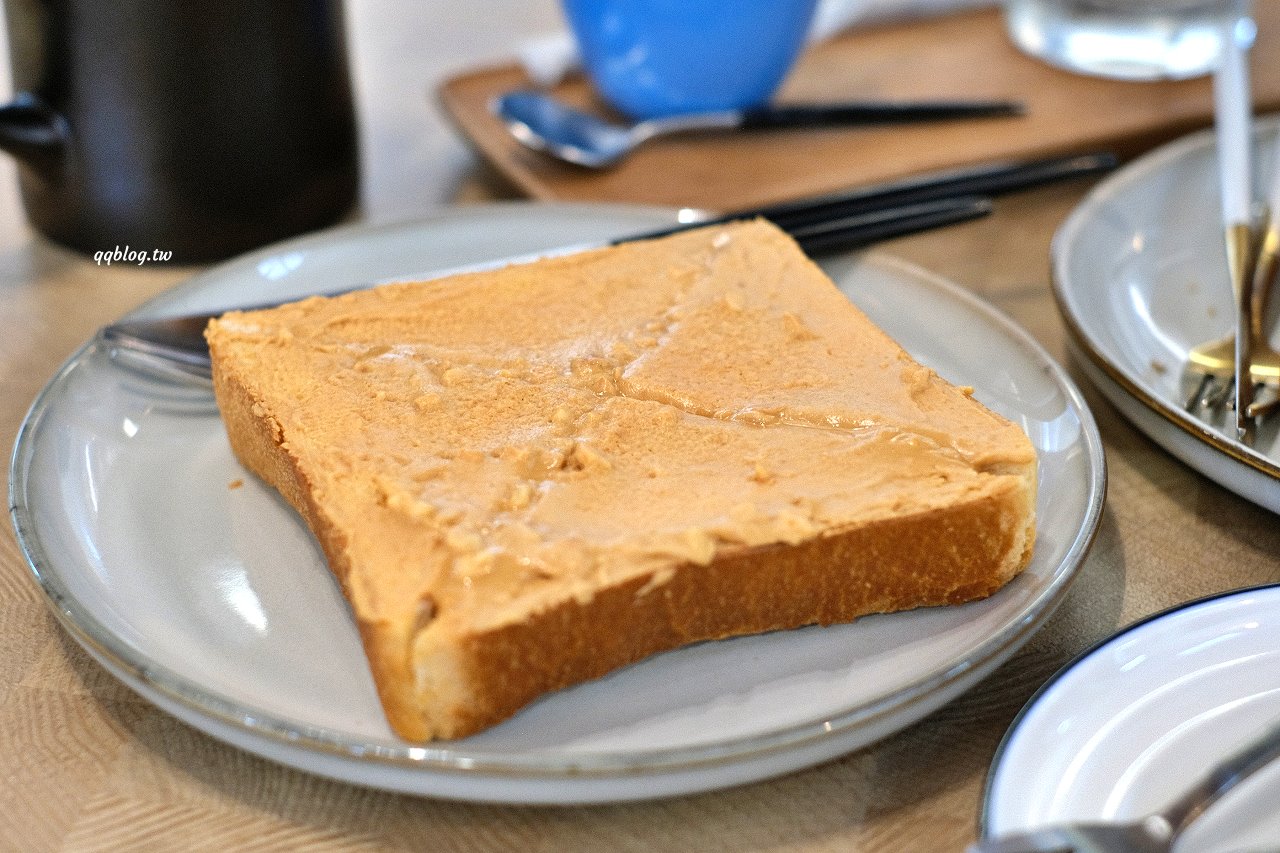 台中豐原︱憬初尋/Startin&#8217; Coffee Roasters．倉庫改建的工業風咖啡館，自家烘焙咖啡豆香醇好喝 @QQ的懶骨頭