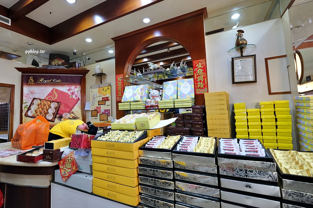 台中北區︱香格禮坊．台中老字號餅店，以蛋黃酥打出名號，中秋節前夕沒有提早預訂只能現場排到天荒地老 @QQ的懶骨頭
