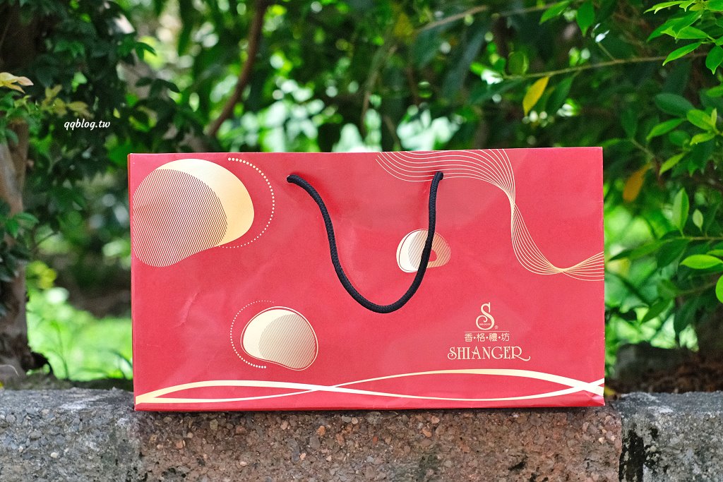 台中北區︱香格禮坊．台中老字號餅店，以蛋黃酥打出名號，中秋節前夕沒有提早預訂只能現場排到天荒地老 @QQ的懶骨頭