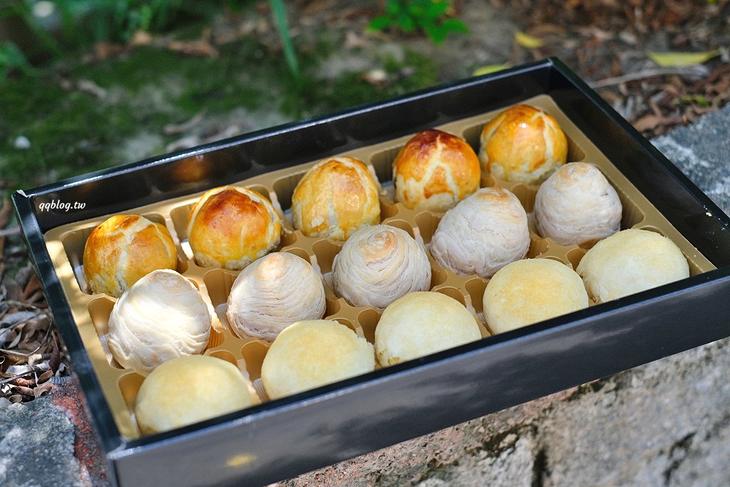 台中北區︱香格禮坊．台中老字號餅店，以蛋黃酥打出名號，中秋節前夕沒有提早預訂只能現場排到天荒地老 @QQ的懶骨頭