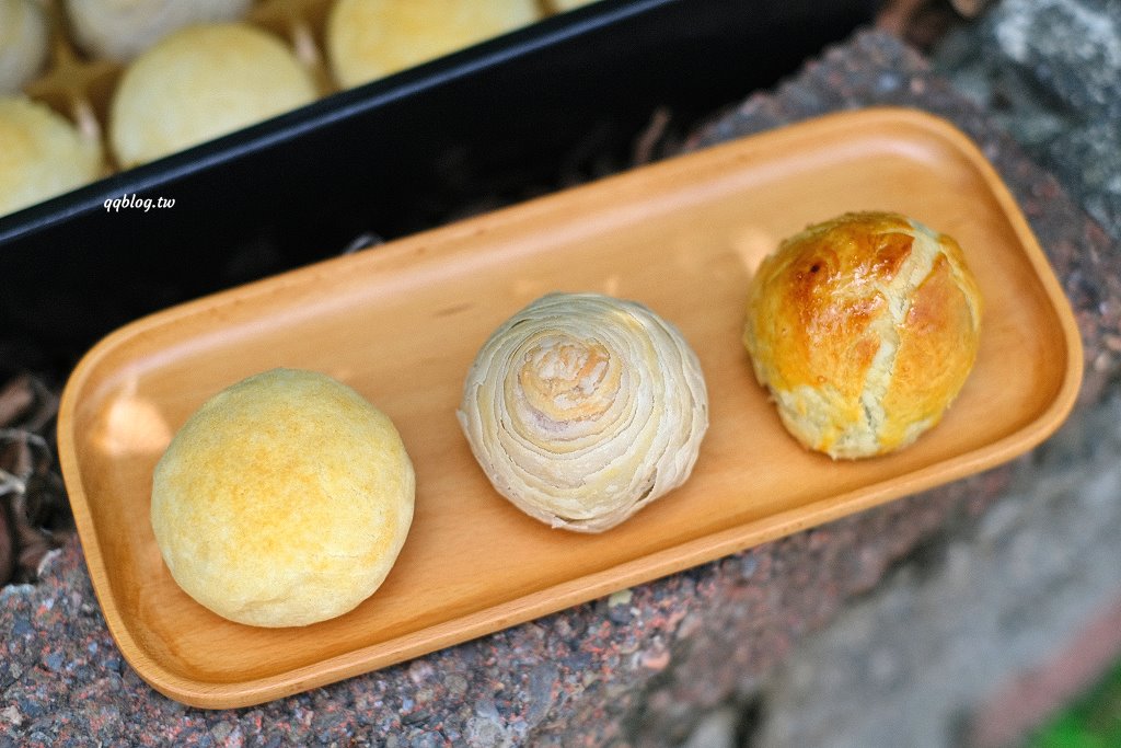 台中北區︱香格禮坊．台中老字號餅店，以蛋黃酥打出名號，中秋節前夕沒有提早預訂只能現場排到天荒地老 @QQ的懶骨頭