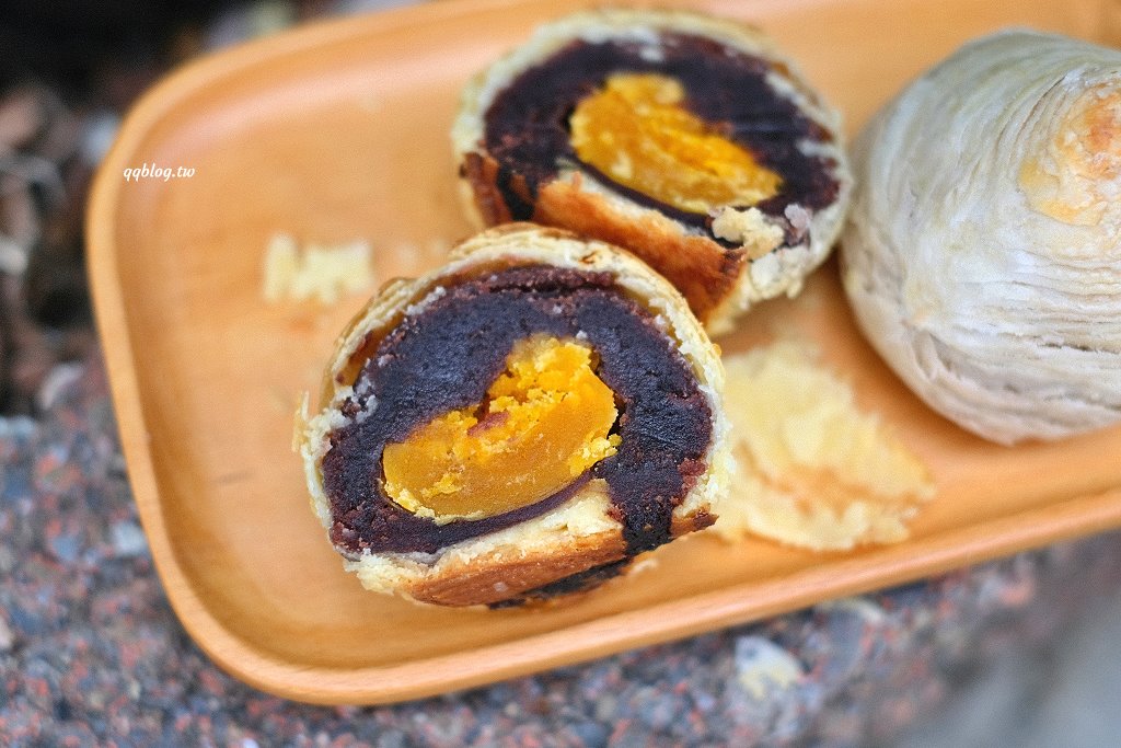 台中北區︱香格禮坊．台中老字號餅店，以蛋黃酥打出名號，中秋節前夕沒有提早預訂只能現場排到天荒地老 @QQ的懶骨頭