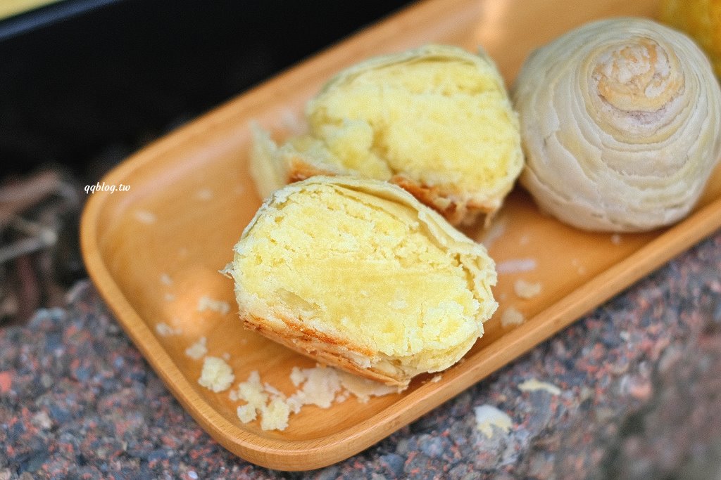 台中北區︱香格禮坊．台中老字號餅店，以蛋黃酥打出名號，中秋節前夕沒有提早預訂只能現場排到天荒地老 @QQ的懶骨頭