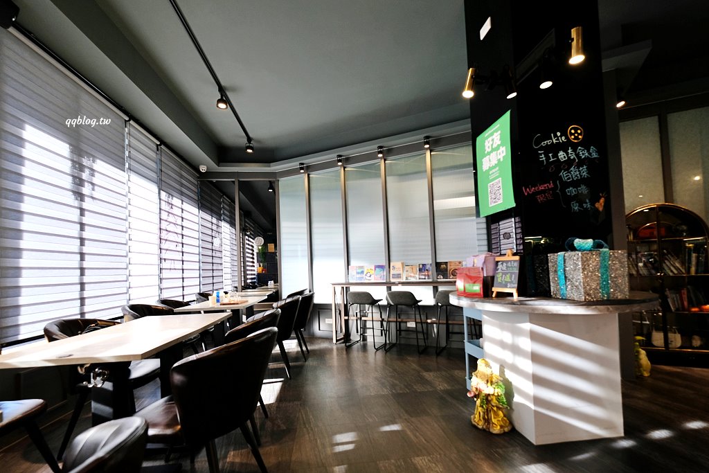台中清水︱禾果咖啡．安靜內斂又自帶氛圍感的咖啡館，享受喝一杯咖啡的時光 @QQ的懶骨頭