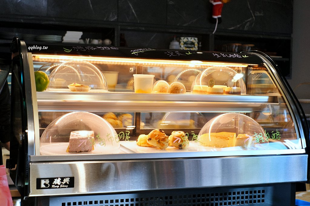 台中清水︱禾果咖啡．安靜內斂又自帶氛圍感的咖啡館，享受喝一杯咖啡的時光 @QQ的懶骨頭