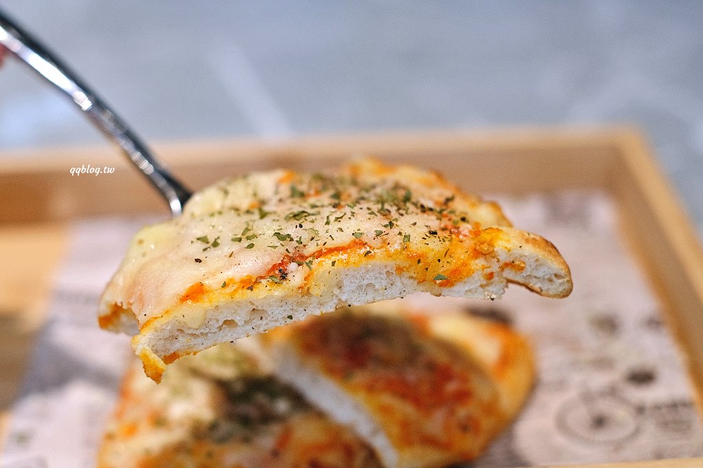 台中清水︱禾果咖啡．安靜內斂又自帶氛圍感的咖啡館，享受喝一杯咖啡的時光 @QQ的懶骨頭