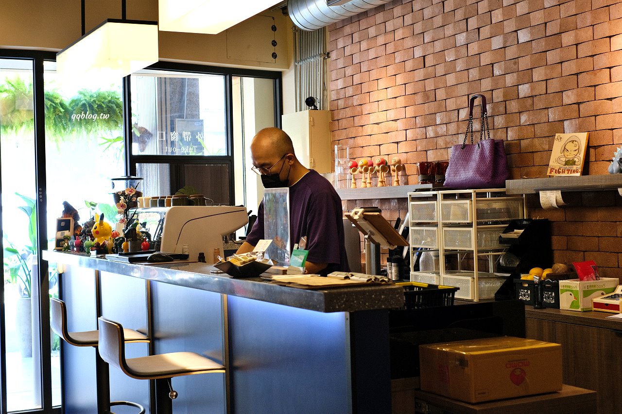 台南安平︱秤秤 二手選物 咖啡 甜點．隱藏在安平小巷弄裡，結合二手物品的咖啡館，一起來挖寶吃甜點吧 @QQ的懶骨頭