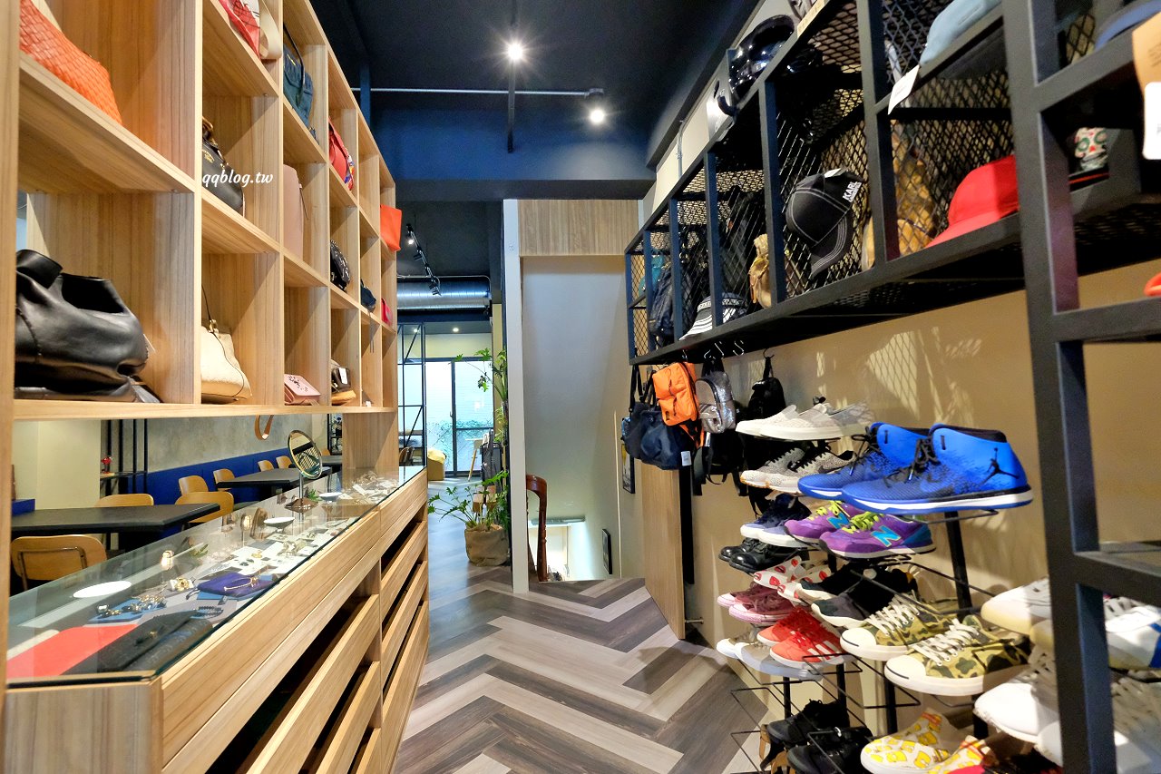 台南安平︱秤秤 二手選物 咖啡 甜點．隱藏在安平小巷弄裡，結合二手物品的咖啡館，一起來挖寶吃甜點吧 @QQ的懶骨頭