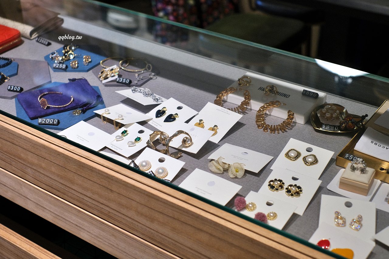 台南安平︱秤秤 二手選物 咖啡 甜點．隱藏在安平小巷弄裡，結合二手物品的咖啡館，一起來挖寶吃甜點吧 @QQ的懶骨頭