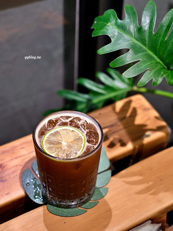 台南安平︱秤秤 二手選物 咖啡 甜點．隱藏在安平小巷弄裡，結合二手物品的咖啡館，一起來挖寶吃甜點吧 @QQ的懶骨頭