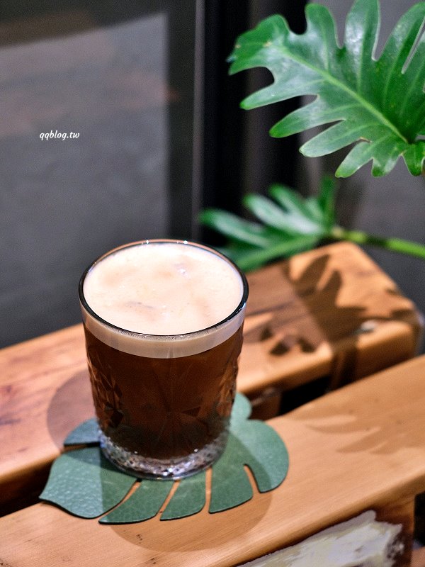 台南安平︱秤秤 二手選物 咖啡 甜點．隱藏在安平小巷弄裡，結合二手物品的咖啡館，一起來挖寶吃甜點吧 @QQ的懶骨頭