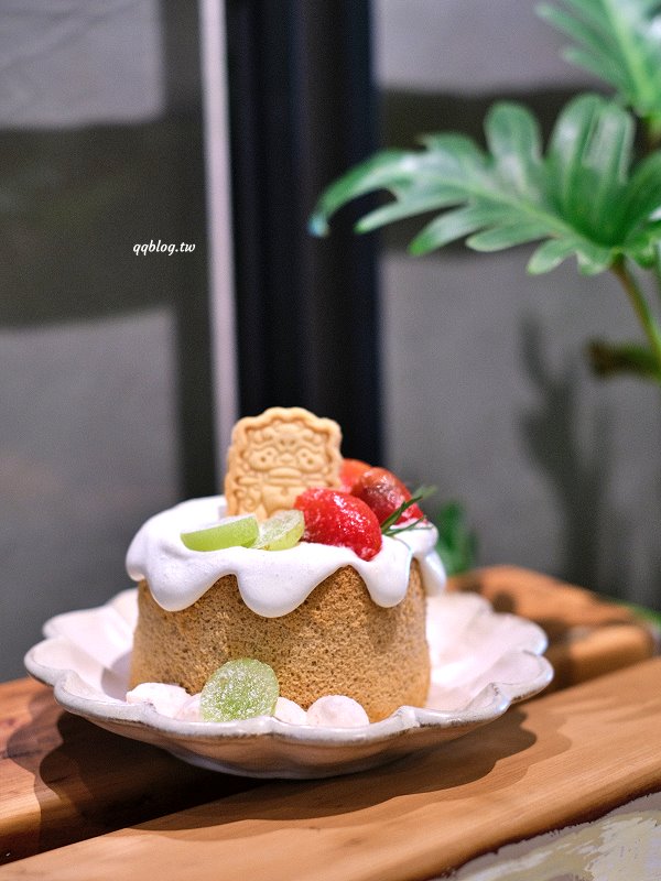 台南安平︱秤秤 二手選物 咖啡 甜點．隱藏在安平小巷弄裡，結合二手物品的咖啡館，一起來挖寶吃甜點吧 @QQ的懶骨頭