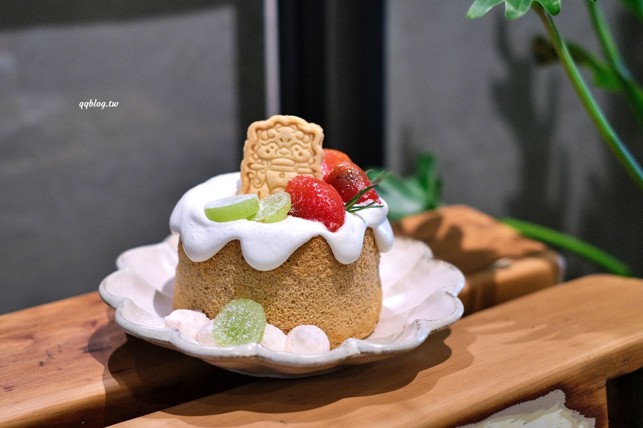 台南安平︱秤秤 二手選物 咖啡 甜點．隱藏在安平小巷弄裡，結合二手物品的咖啡館，一起來挖寶吃甜點吧 @QQ的懶骨頭