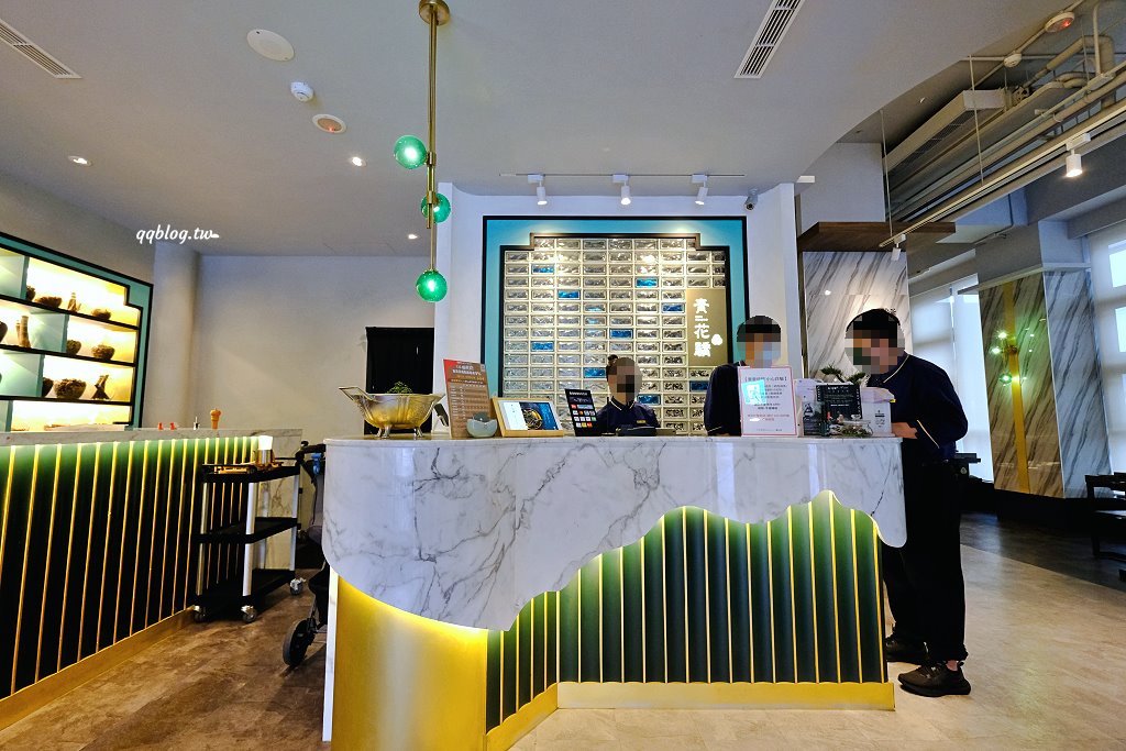 台中北屯︱青花驕麻辣鍋@崇德店．連湯都可以喝的麻辣鍋，紅色、綠色兩種湯頭雙重享受 @QQ的懶骨頭