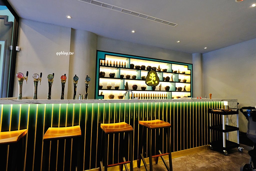 台中北屯︱青花驕麻辣鍋@崇德店．連湯都可以喝的麻辣鍋，紅色、綠色兩種湯頭雙重享受 @QQ的懶骨頭