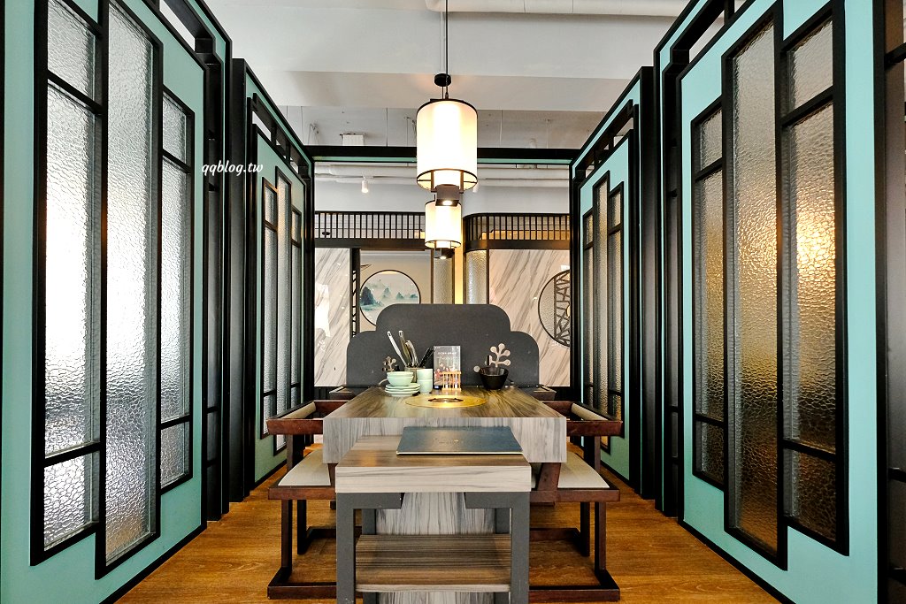 台中北屯︱青花驕麻辣鍋@崇德店．連湯都可以喝的麻辣鍋，紅色、綠色兩種湯頭雙重享受 @QQ的懶骨頭