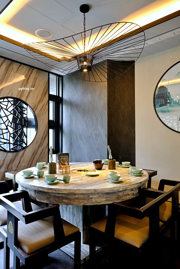 台中北屯︱青花驕麻辣鍋@崇德店．連湯都可以喝的麻辣鍋，紅色、綠色兩種湯頭雙重享受 @QQ的懶骨頭