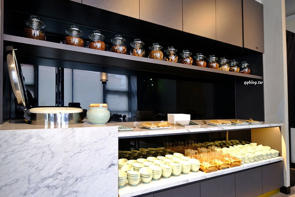 台中北屯︱青花驕麻辣鍋@崇德店．連湯都可以喝的麻辣鍋，紅色、綠色兩種湯頭雙重享受 @QQ的懶骨頭