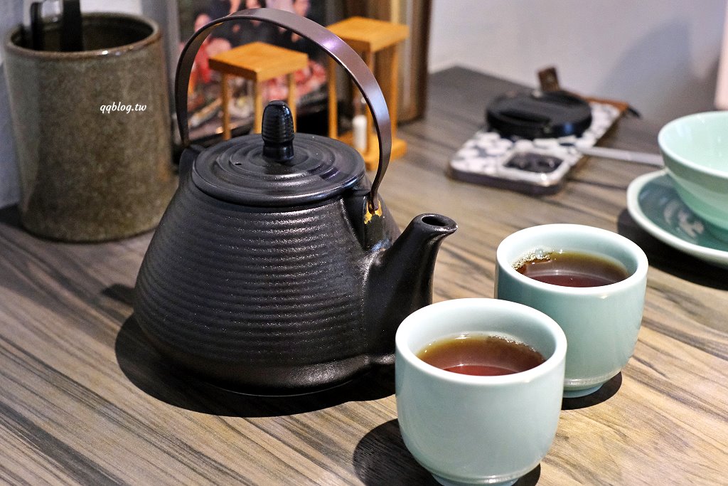 台中北屯︱青花驕麻辣鍋@崇德店．連湯都可以喝的麻辣鍋，紅色、綠色兩種湯頭雙重享受 @QQ的懶骨頭