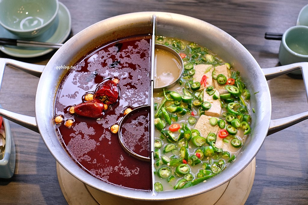 台中北屯︱青花驕麻辣鍋@崇德店．連湯都可以喝的麻辣鍋，紅色、綠色兩種湯頭雙重享受 @QQ的懶骨頭