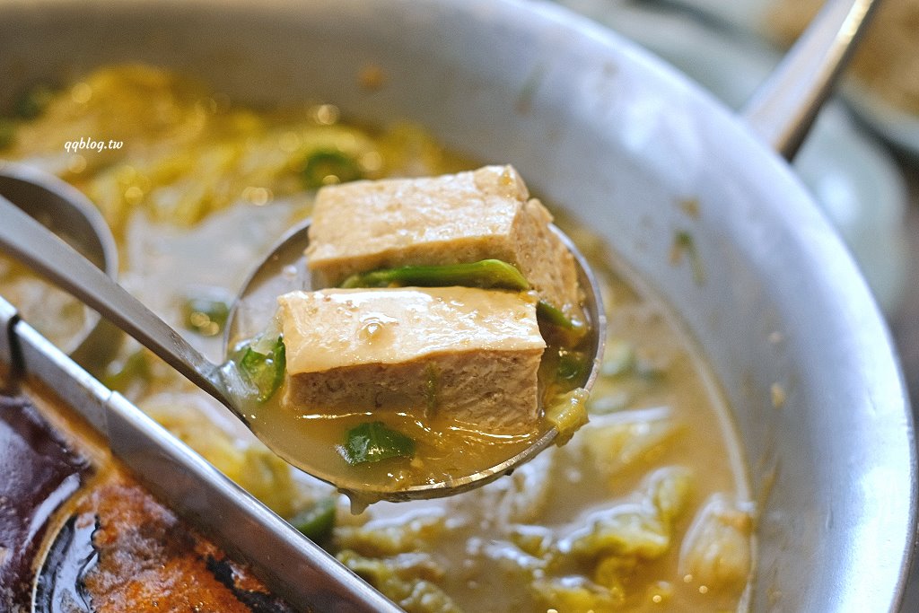 台中北屯︱青花驕麻辣鍋@崇德店．連湯都可以喝的麻辣鍋，紅色、綠色兩種湯頭雙重享受 @QQ的懶骨頭
