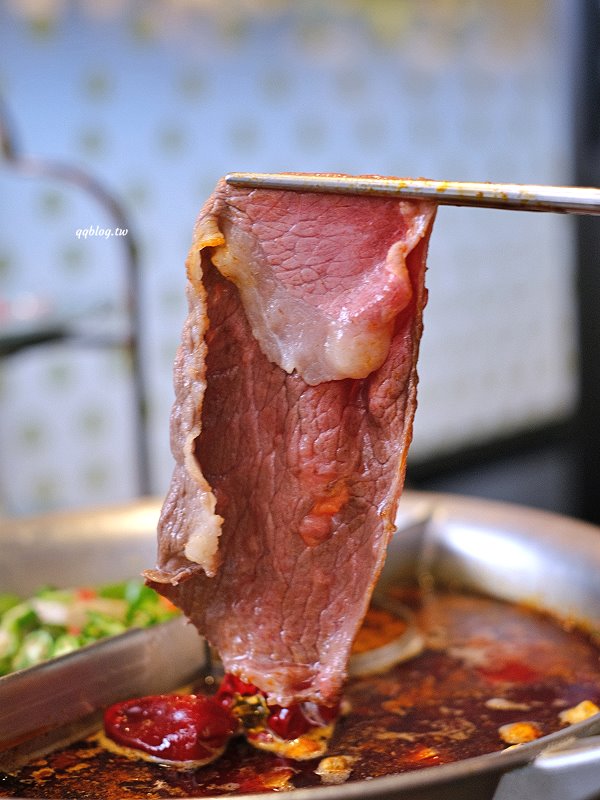 台中北屯︱青花驕麻辣鍋@崇德店．連湯都可以喝的麻辣鍋，紅色、綠色兩種湯頭雙重享受 @QQ的懶骨頭