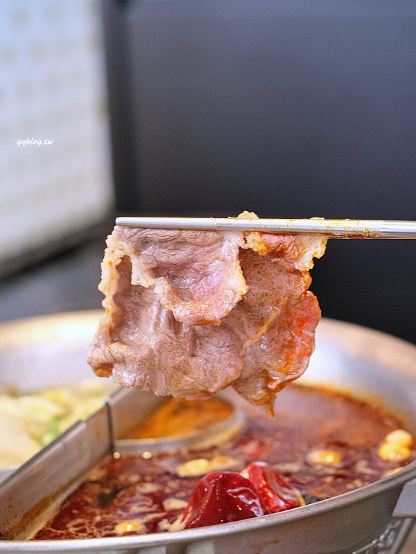 台中北屯︱青花驕麻辣鍋@崇德店．連湯都可以喝的麻辣鍋，紅色、綠色兩種湯頭雙重享受 @QQ的懶骨頭