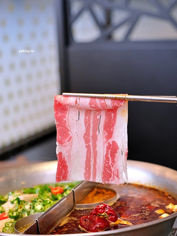 台中北屯︱青花驕麻辣鍋@崇德店．連湯都可以喝的麻辣鍋，紅色、綠色兩種湯頭雙重享受 @QQ的懶骨頭