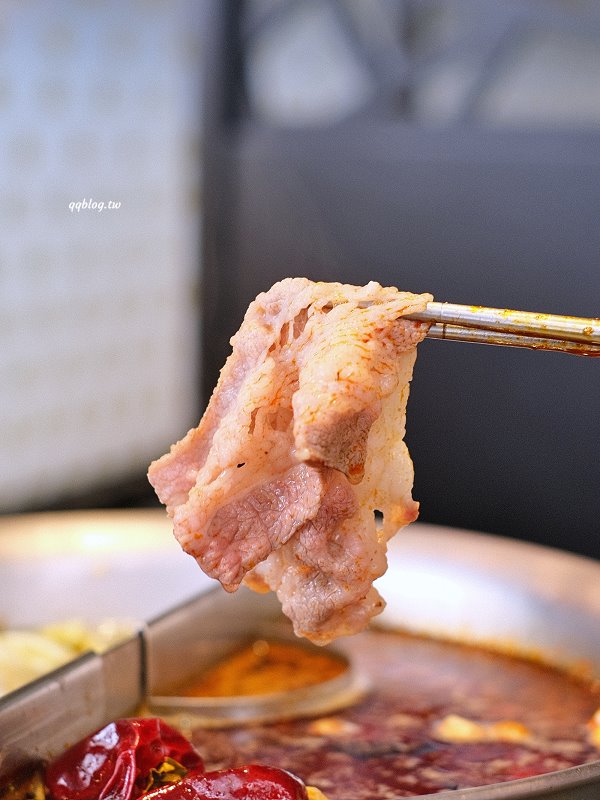 台中北屯︱青花驕麻辣鍋@崇德店．連湯都可以喝的麻辣鍋，紅色、綠色兩種湯頭雙重享受 @QQ的懶骨頭