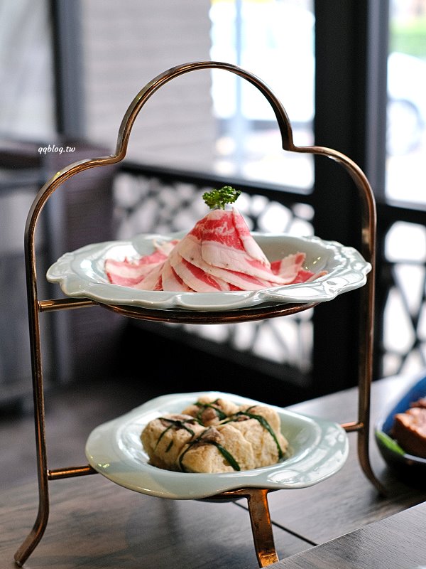 台中北屯︱青花驕麻辣鍋@崇德店．連湯都可以喝的麻辣鍋，紅色、綠色兩種湯頭雙重享受 @QQ的懶骨頭