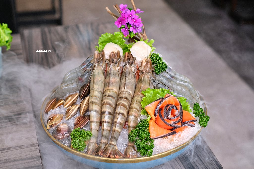 台中北屯︱青花驕麻辣鍋@崇德店．連湯都可以喝的麻辣鍋，紅色、綠色兩種湯頭雙重享受 @QQ的懶骨頭