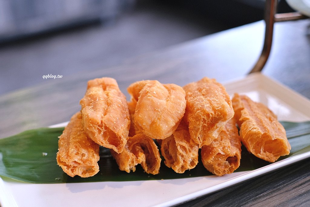 台中北屯︱青花驕麻辣鍋@崇德店．連湯都可以喝的麻辣鍋，紅色、綠色兩種湯頭雙重享受 @QQ的懶骨頭