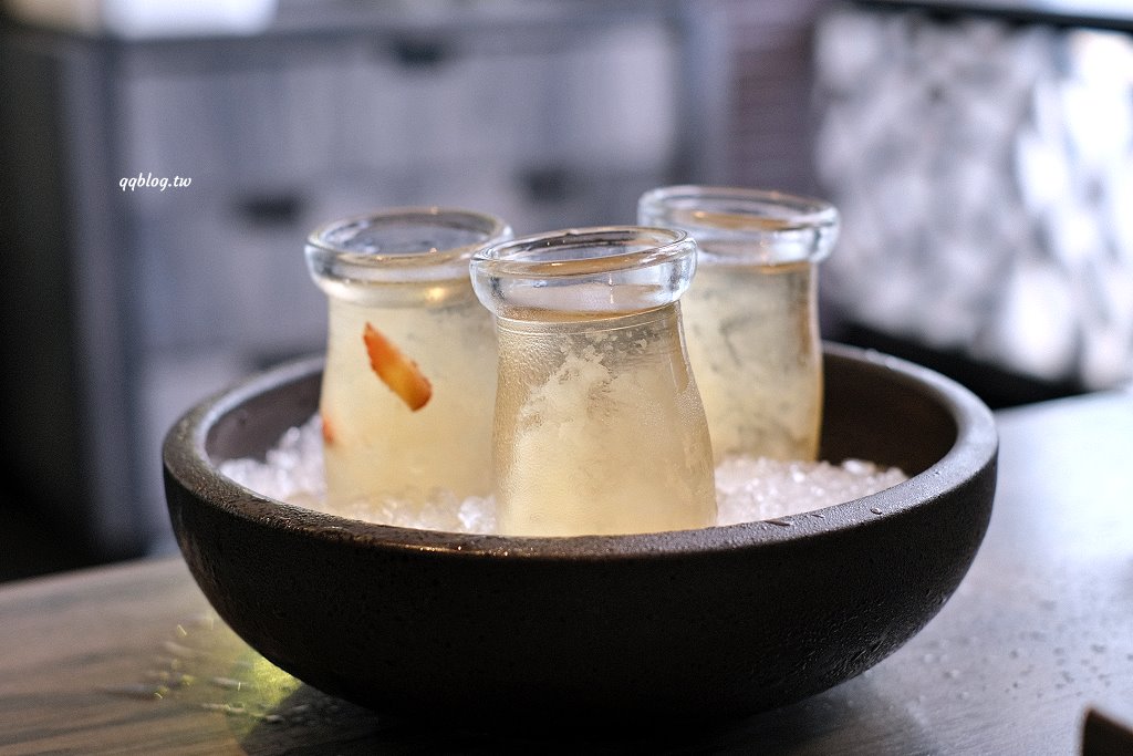 台中北屯︱青花驕麻辣鍋@崇德店．連湯都可以喝的麻辣鍋，紅色、綠色兩種湯頭雙重享受 @QQ的懶骨頭