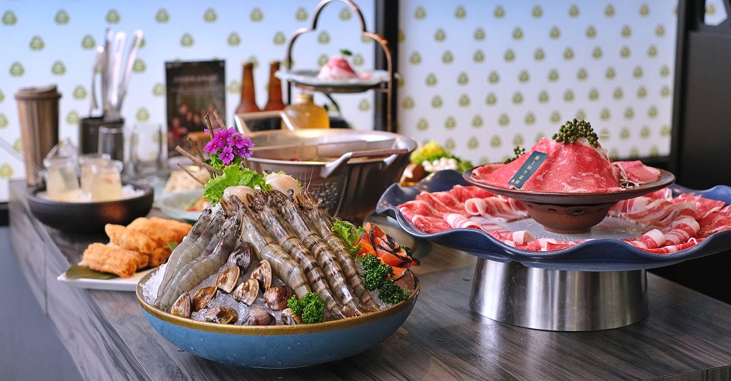 台中北屯︱青花驕麻辣鍋@崇德店．連湯都可以喝的麻辣鍋，紅色、綠色兩種湯頭雙重享受 @QQ的懶骨頭