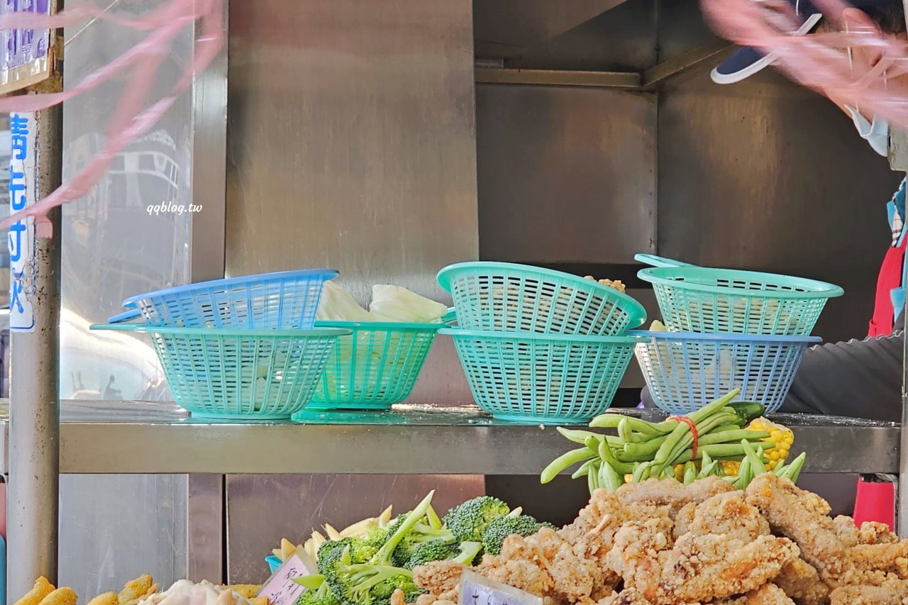 台中沙鹿︱沙鹿巧味鹹酥雞大王．台南口味帶點甜的鹹酥雞，酥香乾爽不油膩，趁熱吃很涮嘴 @QQ的懶骨頭