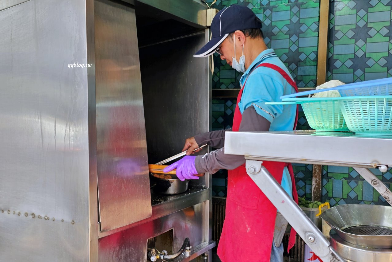 台中沙鹿︱沙鹿巧味鹹酥雞大王．台南口味帶點甜的鹹酥雞，酥香乾爽不油膩，趁熱吃很涮嘴 @QQ的懶骨頭