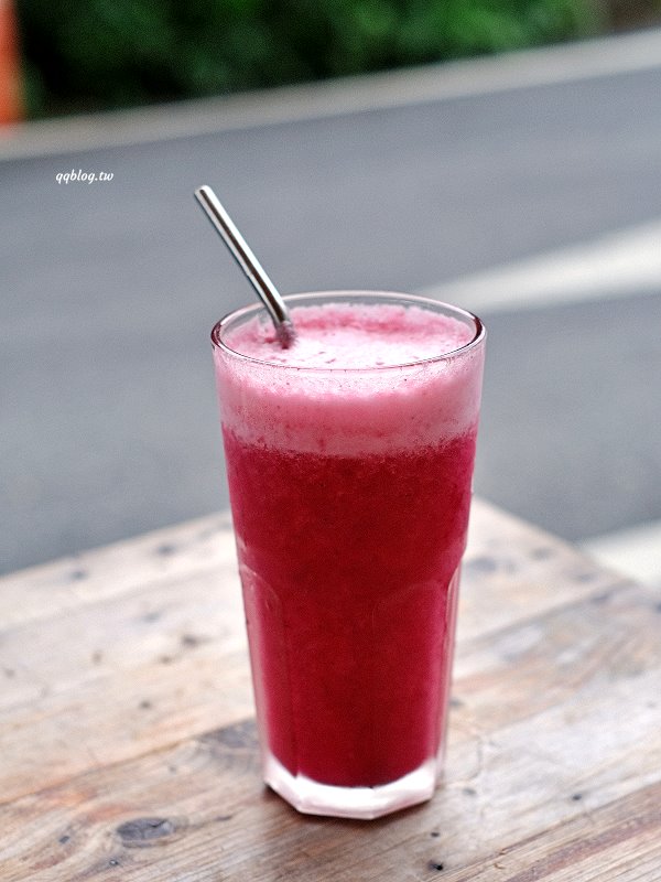 台東東河︱我在玩-玩冰箱．號稱全台最美路邊攤，食材新鮮又豐富，非常的有特色 @QQ的懶骨頭