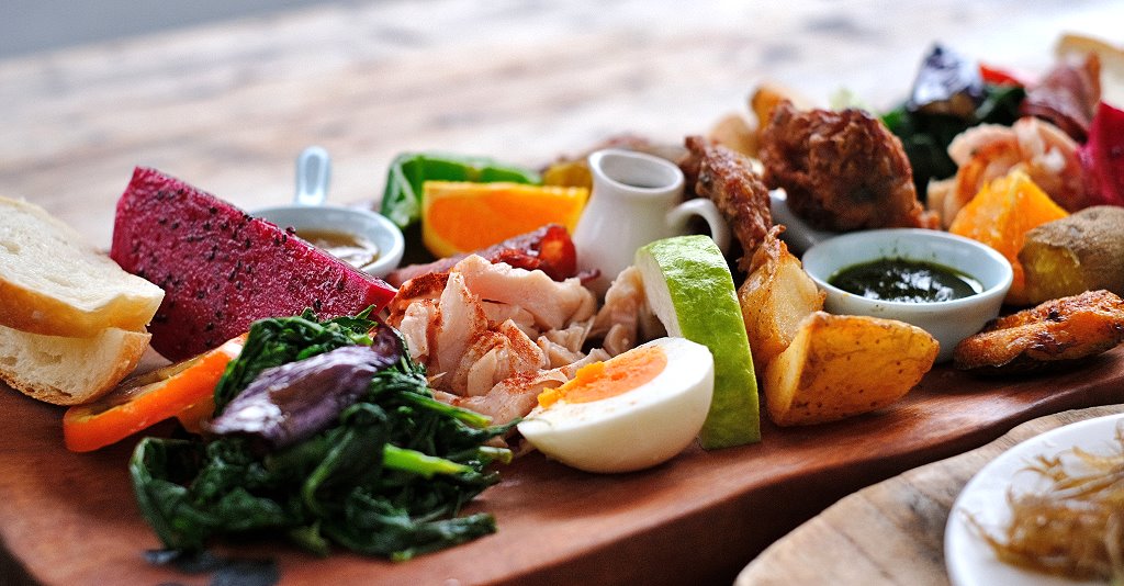 台東東河︱我在玩-玩冰箱．號稱全台最美路邊攤，食材新鮮又豐富，非常的有特色 @QQ的懶骨頭