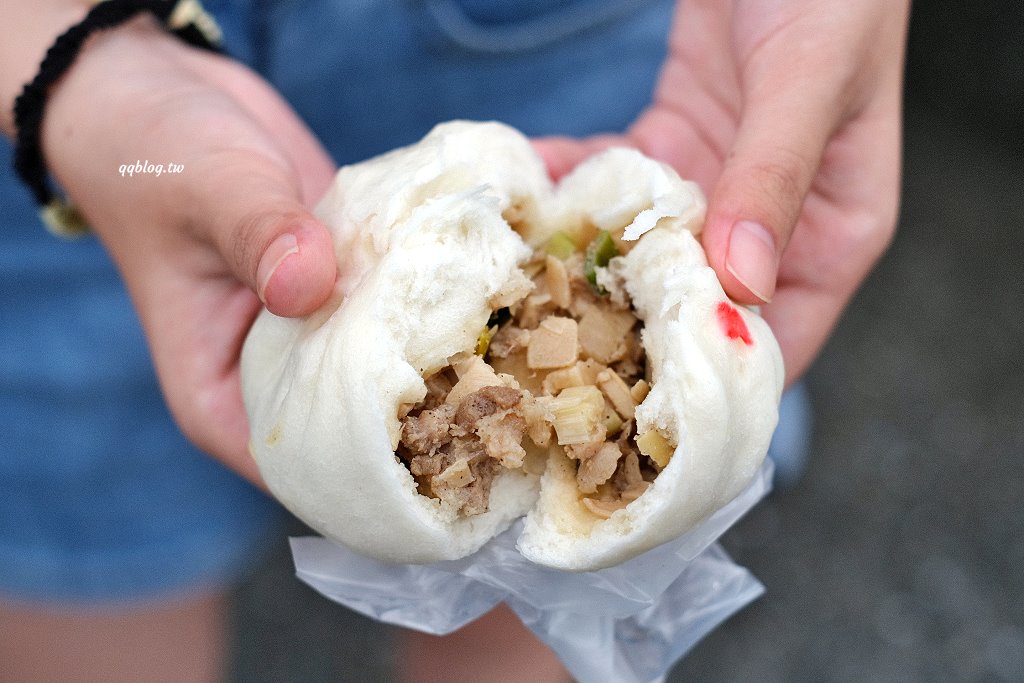 台東東河︱東河包子．走過一甲子的台11線熱門美食，經過一定要買上一顆包子來試試 @QQ的懶骨頭